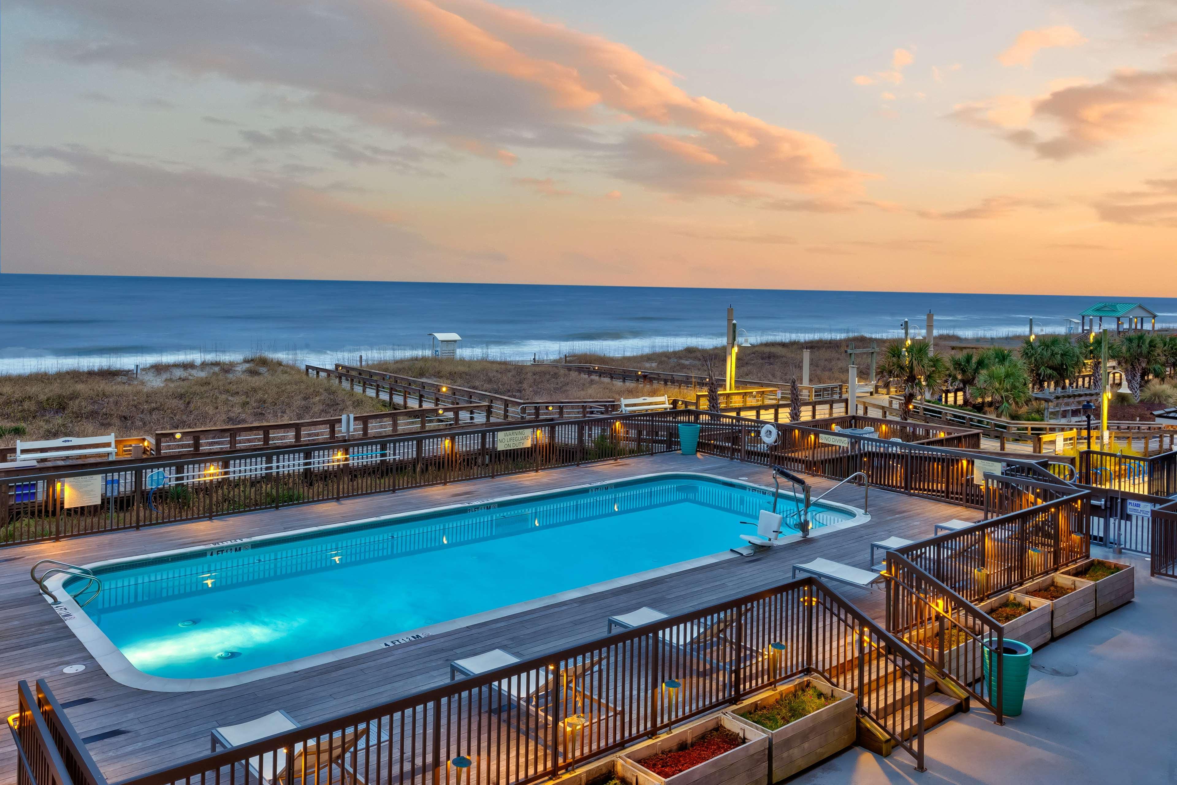 Hampton Inn & Suites By Hilton Carolina Beach Oceanfront Екстериор снимка
