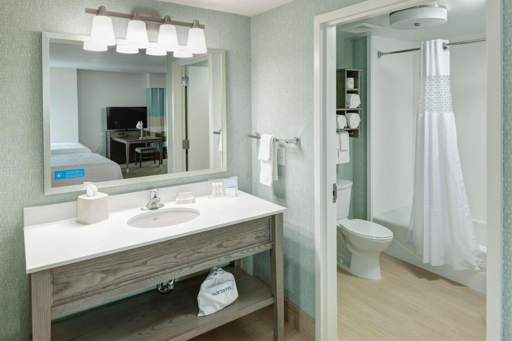 Hampton Inn & Suites By Hilton Carolina Beach Oceanfront Екстериор снимка