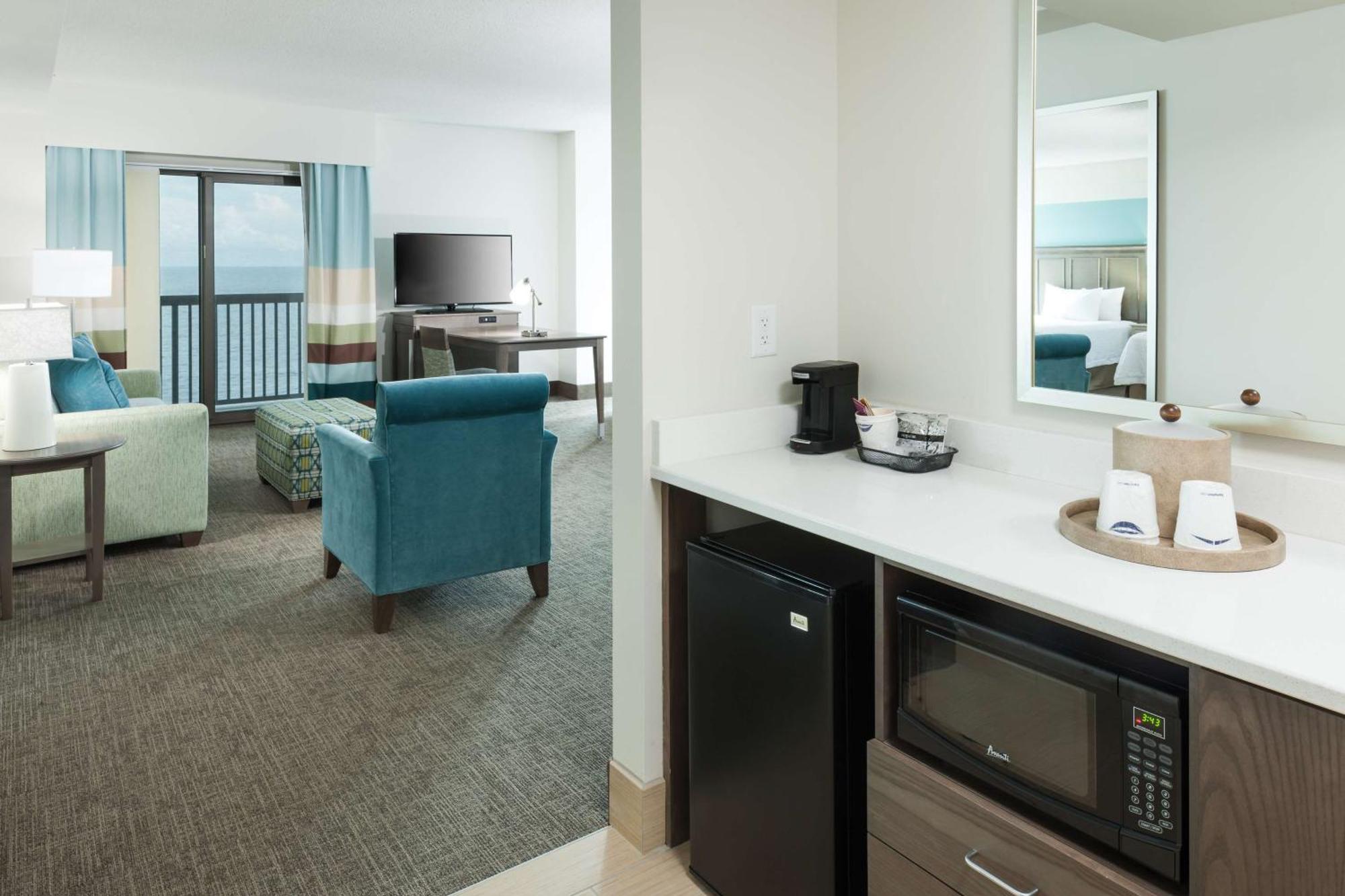 Hampton Inn & Suites By Hilton Carolina Beach Oceanfront Екстериор снимка