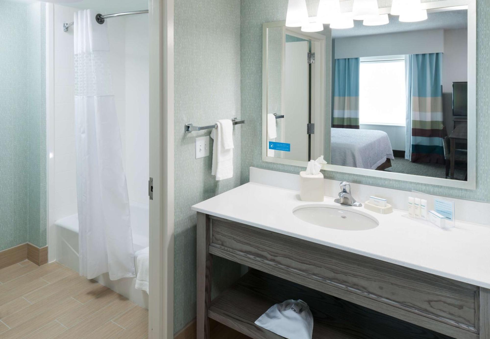 Hampton Inn & Suites By Hilton Carolina Beach Oceanfront Екстериор снимка