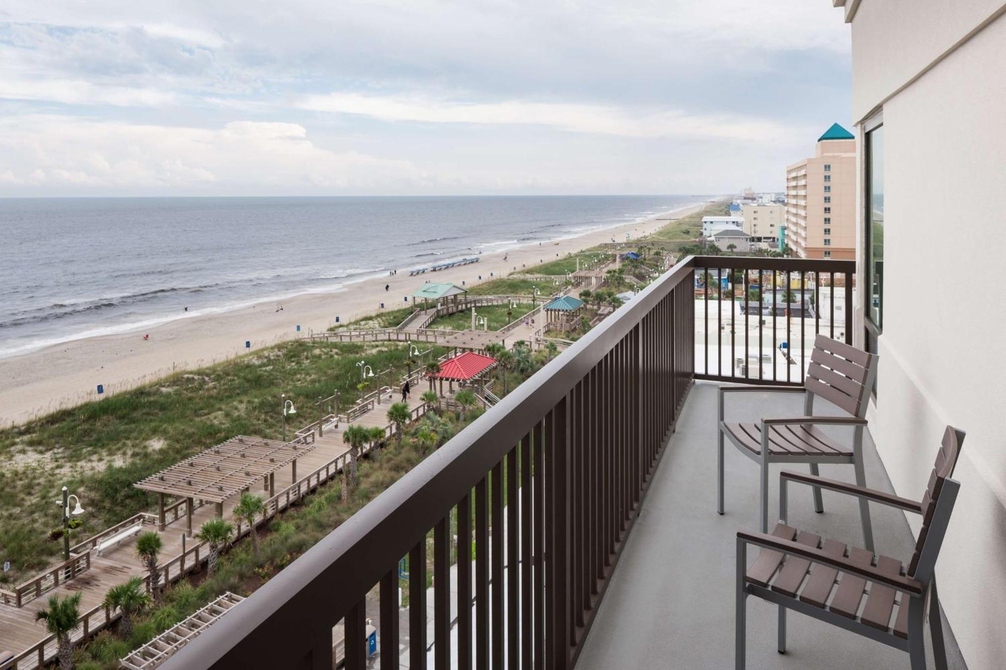 Hampton Inn & Suites By Hilton Carolina Beach Oceanfront Екстериор снимка
