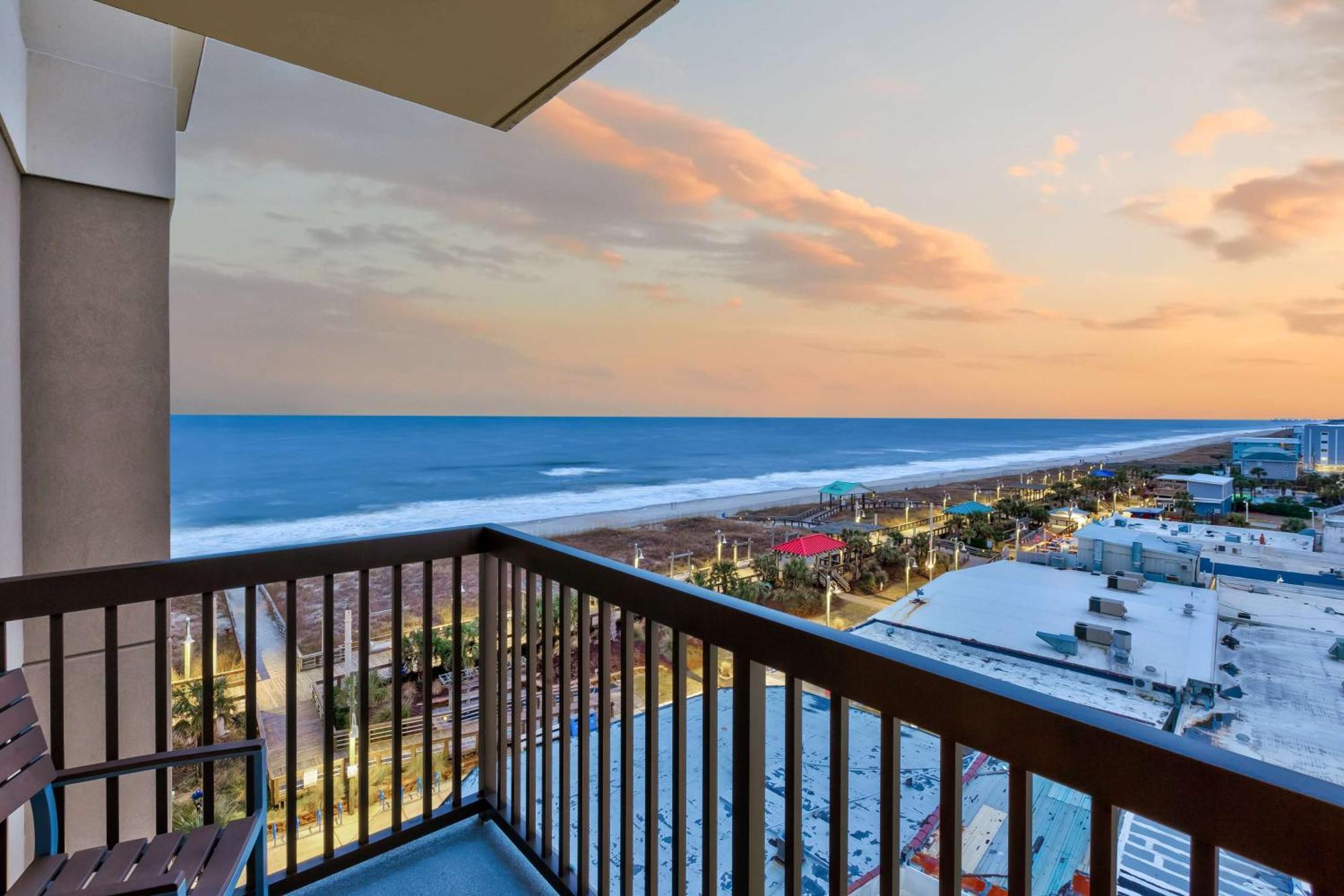 Hampton Inn & Suites By Hilton Carolina Beach Oceanfront Екстериор снимка
