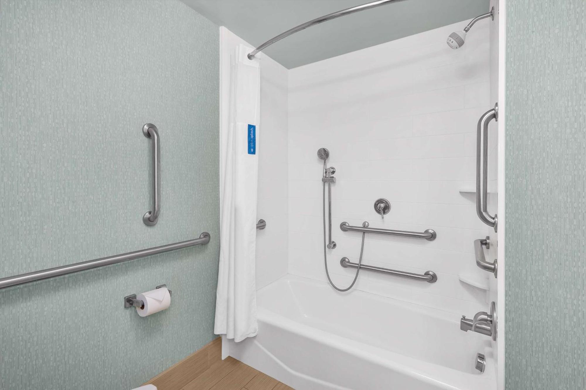 Hampton Inn & Suites By Hilton Carolina Beach Oceanfront Екстериор снимка