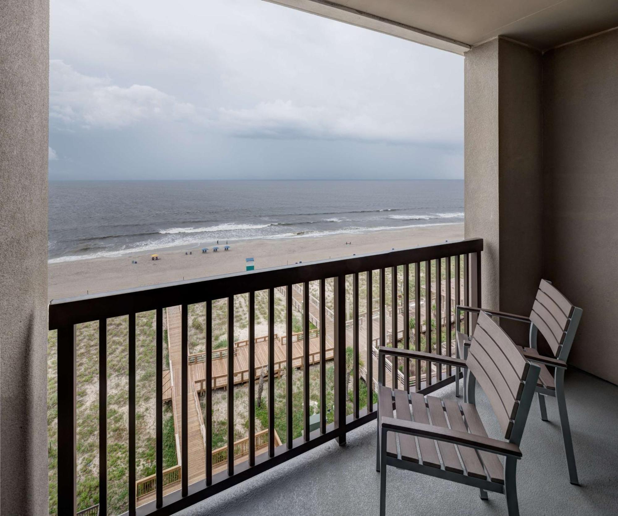 Hampton Inn & Suites By Hilton Carolina Beach Oceanfront Екстериор снимка